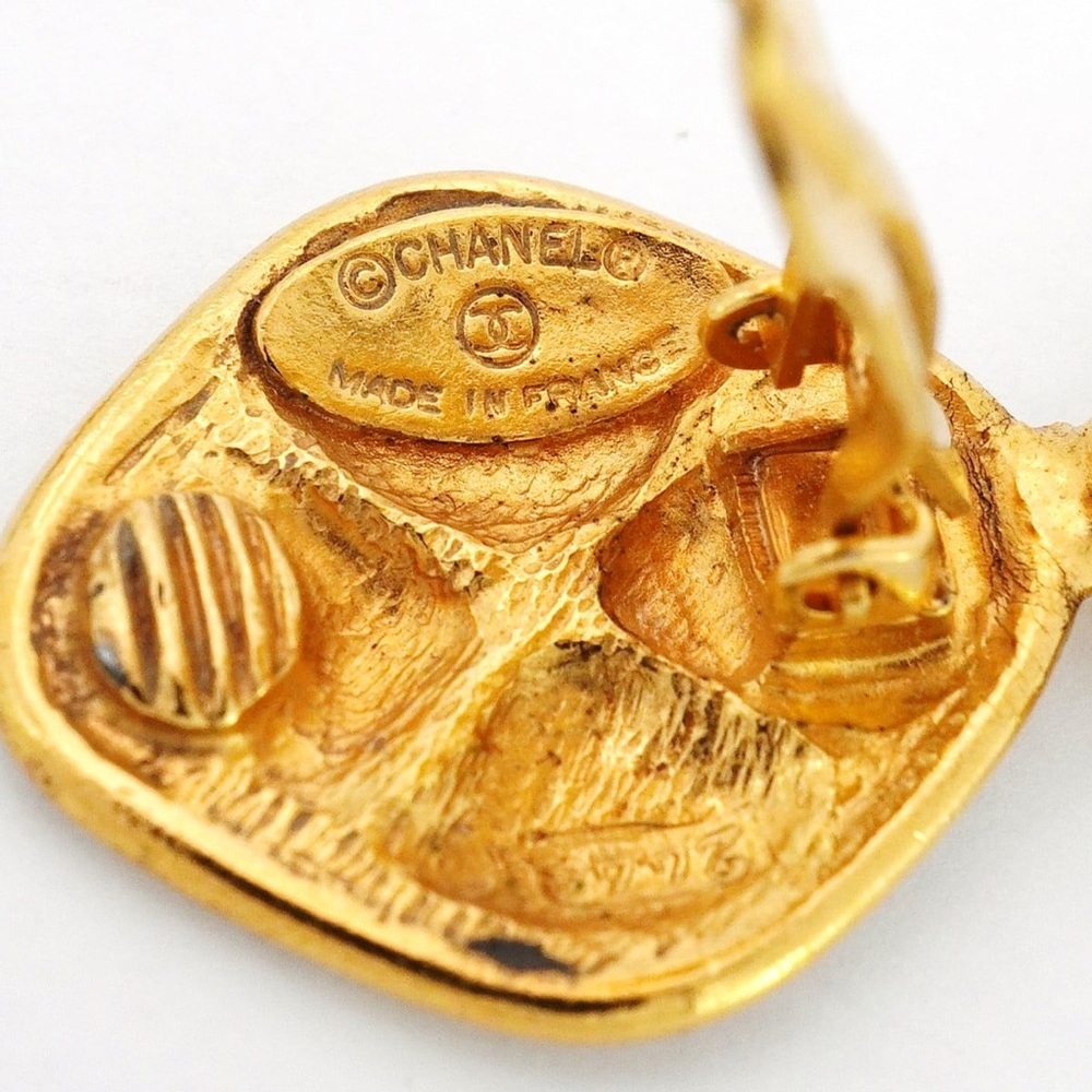Authentic CHANEL gold plated vintage 90s clip on earrings - Picture 4 of 7